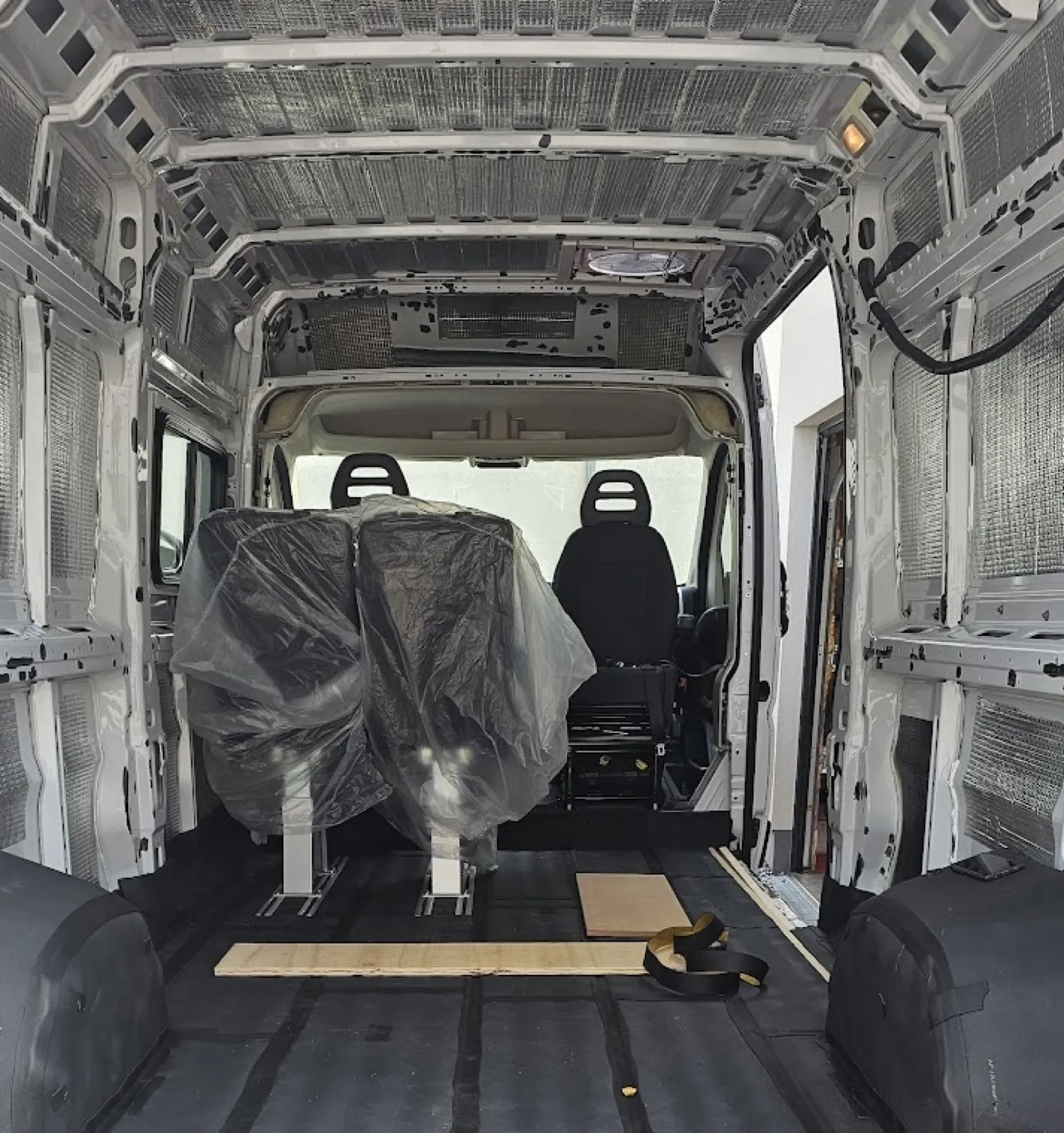 Installation de sièges homologués pour enfants dans le van