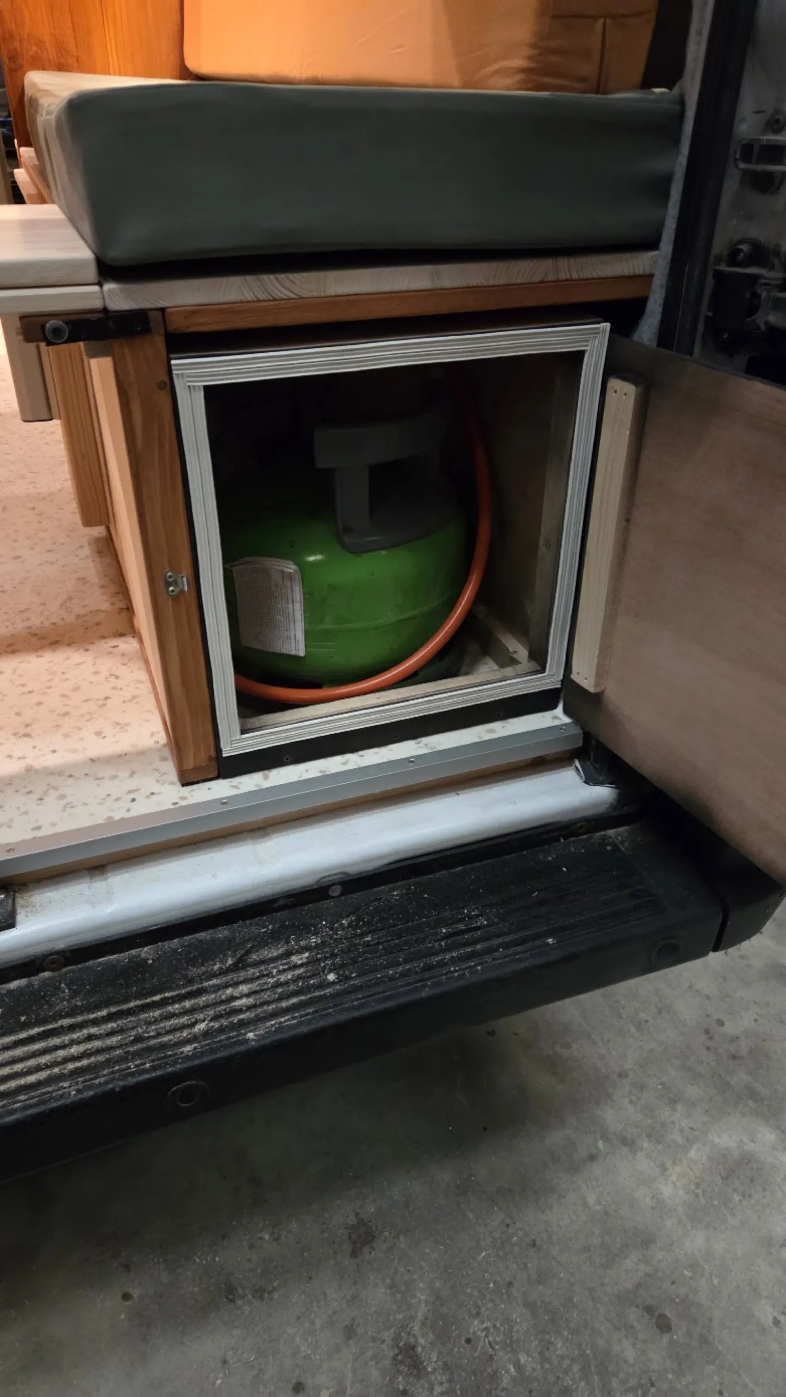 Réchaud CADAC au gaz dans le van